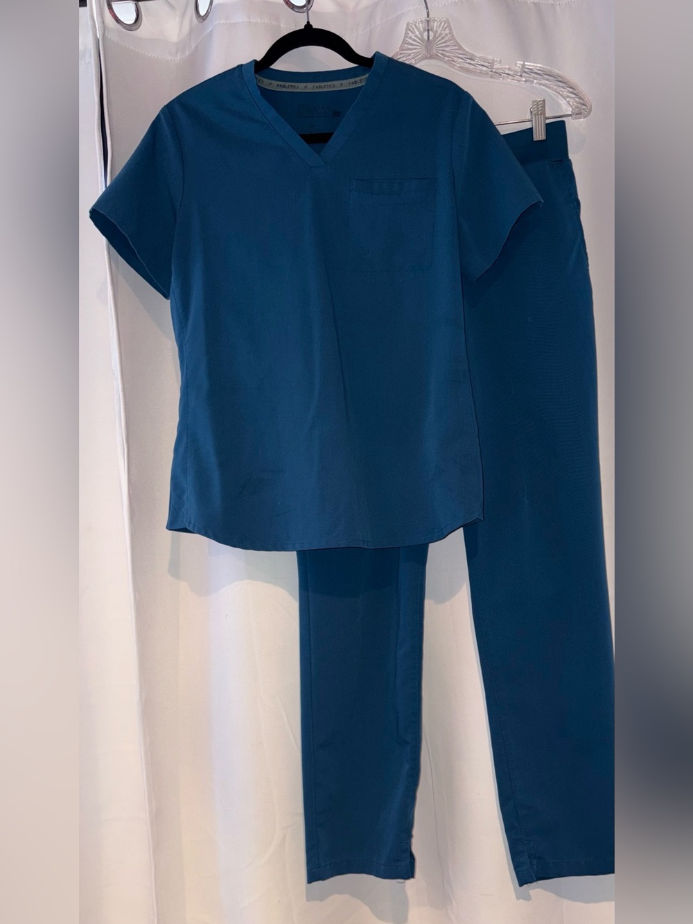 Fabletics straight leg scrub Set - Solid V-Neck Top & Pants
